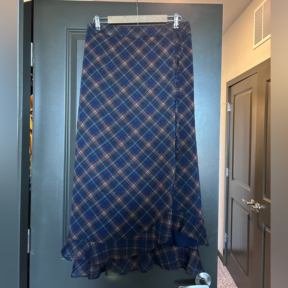 Maurices plaid navy skirt